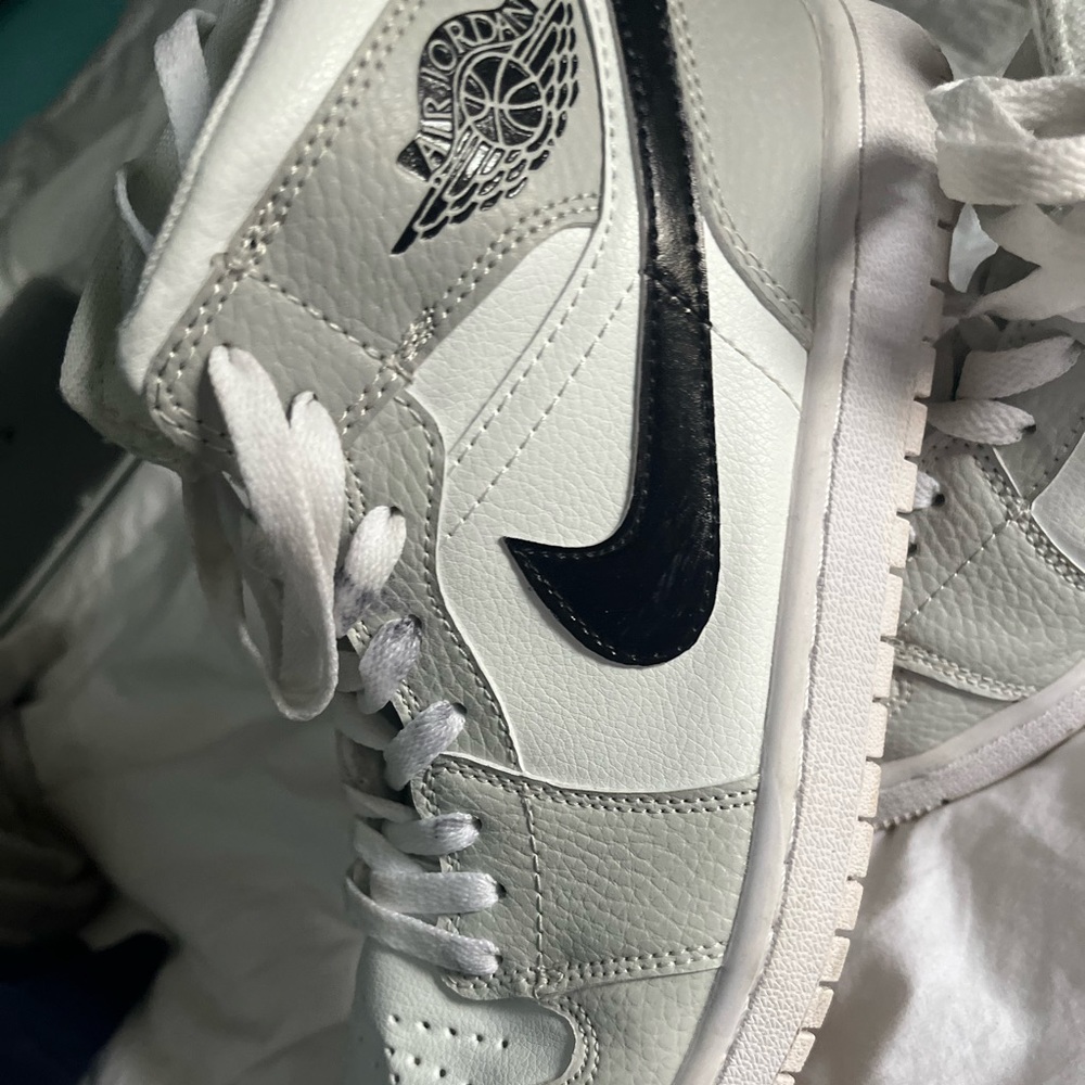WOMENS AIR JORDAN 1s